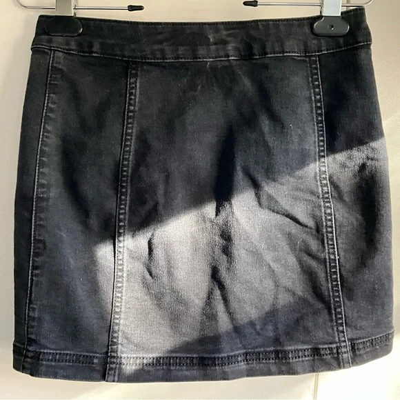 Free People Little Daisies Grey Denim Button-Front Mini Skirt, 0, MSRP $50 - Picture 6 of 11